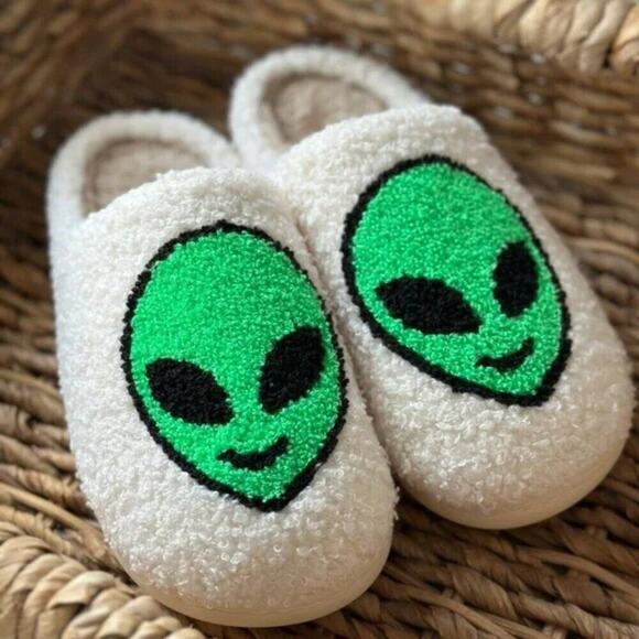 2/$30 NEW Green Alien Face Slippers - Picture 5 of 8
